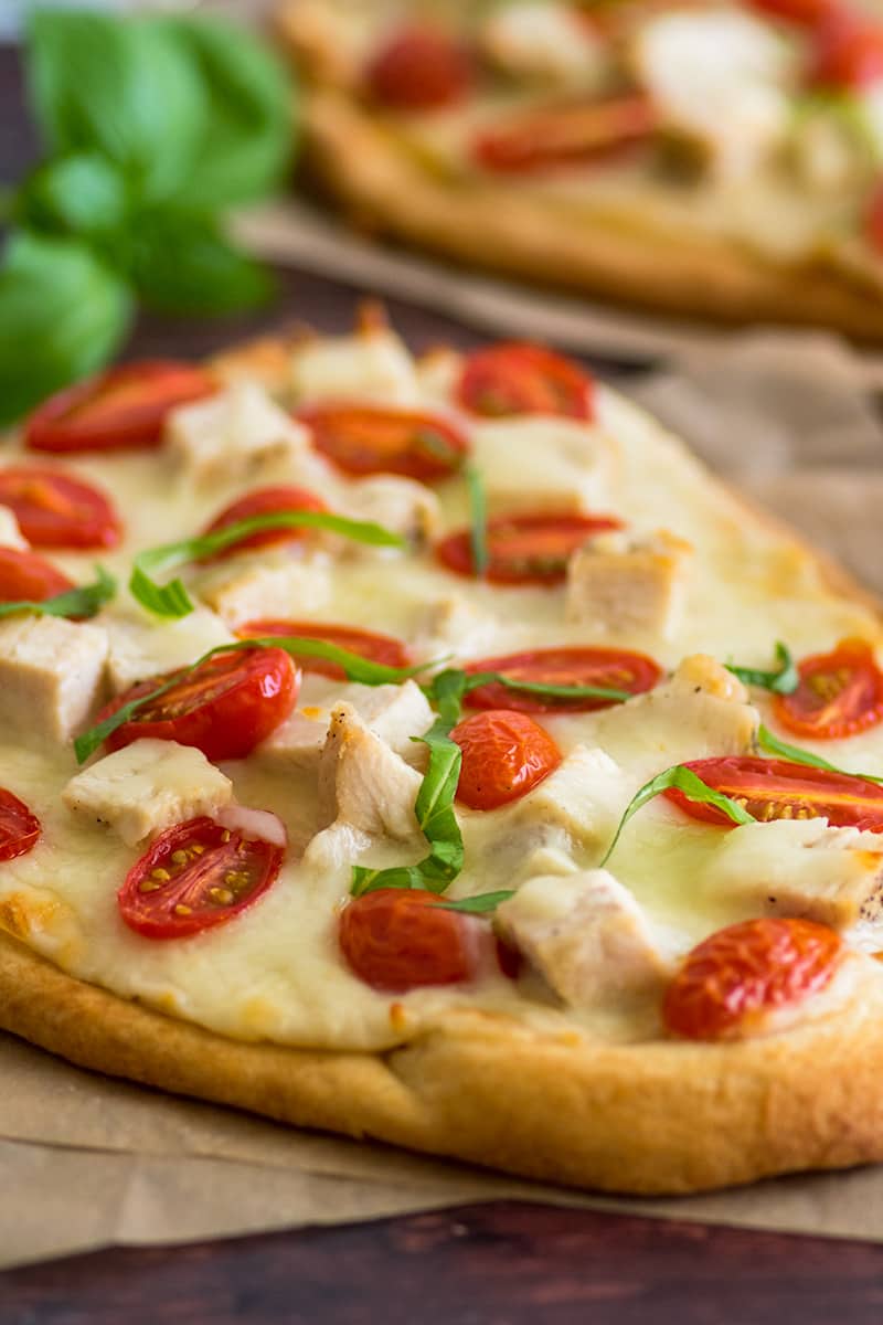 Easy Naan Chicken Alfredo Pizza: Your 20-Minute Weeknight Meal